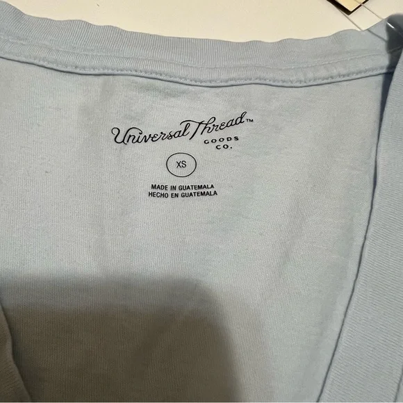 NWT Universal Thread V-Neck Short Sleeve Tee- Ambient Blue XS - Picture 2 of 4